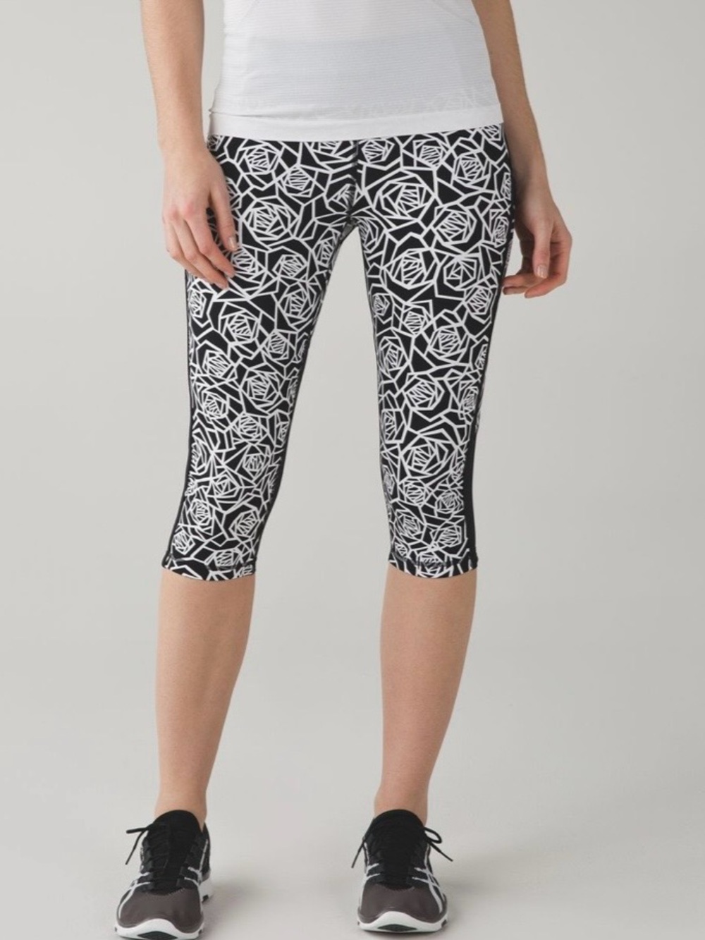 Lululemon Real Quick Crop *Full-On Luxtreme Posey Black White / Black